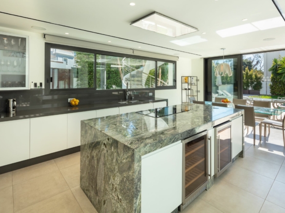 SOLD – Puerto Banus  – Modern 7B Villa – Beachside