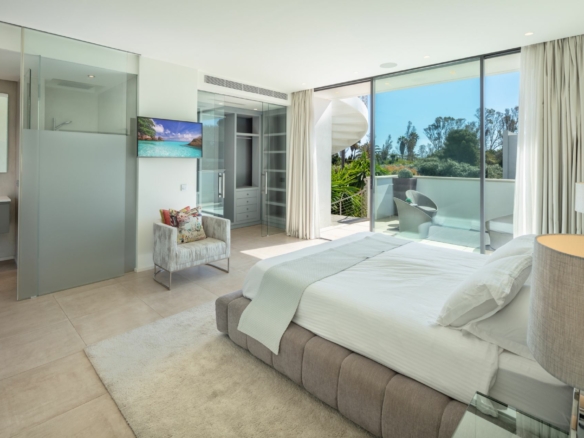 SOLD – Puerto Banus  – Modern 7B Villa – Beachside