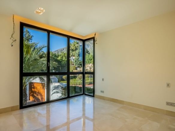 Golden Mile – 4B Penthouse – Sea Views