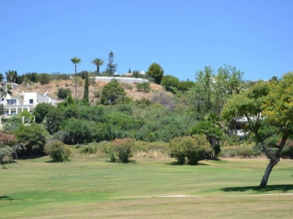 Benahavis – Plot to build a 690m2 Villa -Sea views