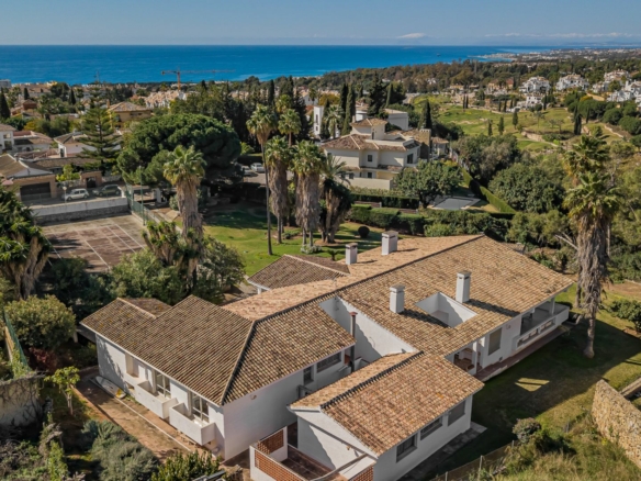 Marbella – 7B Hillside Villa – To reform – Sea Views