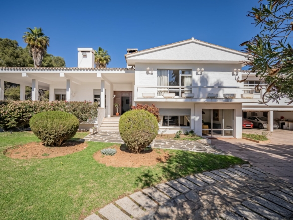 Marbella – 7B Hillside Villa – To reform – Sea Views