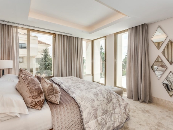 Golden Mile – Modern 4B villa – 2nd Line Beach