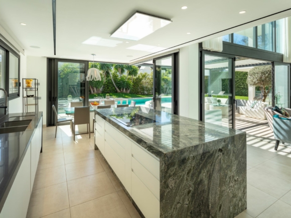 SOLD – Puerto Banus  – Modern 7B Villa – Beachside