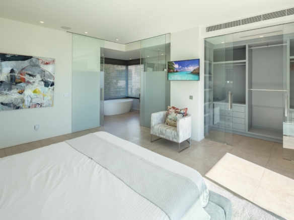 SOLD – Puerto Banus  – Modern 7B Villa – Beachside