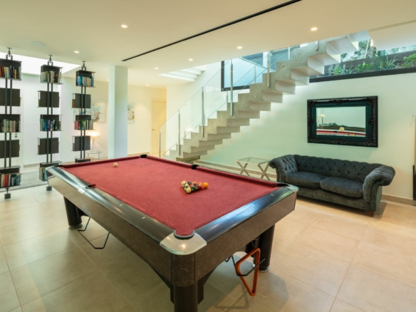 SOLD – Puerto Banus  – Modern 7B Villa – Beachside