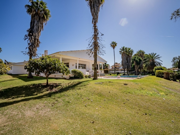 Marbella – 7B Hillside Villa – To reform – Sea Views