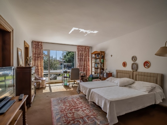 Marbella – 7B Hillside Villa – To reform – Sea Views