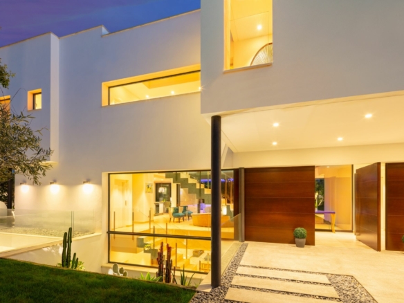 SOLD – Puerto Banus  – Modern 7B Villa – Beachside