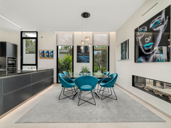 Golden Mile – Modern 5B Villa – Beachside