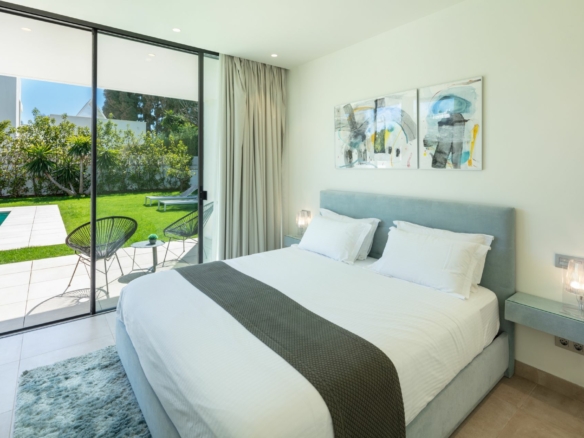 SOLD – Puerto Banus  – Modern 7B Villa – Beachside