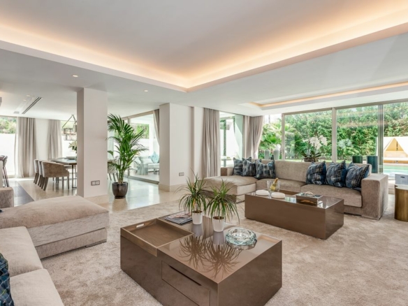 Golden Mile – Modern 4B villa – 2nd Line Beach