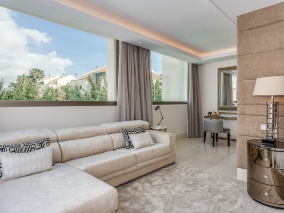 Golden Mile – Modern 4B villa – 2nd Line Beach