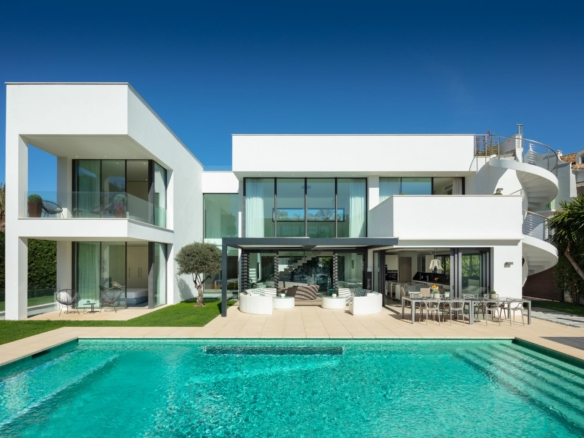 SOLD – Puerto Banus  – Modern 7B Villa – Beachside