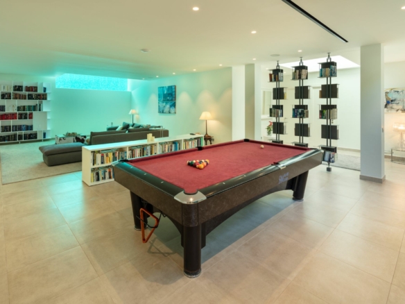 SOLD – Puerto Banus  – Modern 7B Villa – Beachside