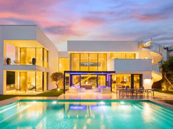 SOLD – Puerto Banus  – Modern 7B Villa – Beachside