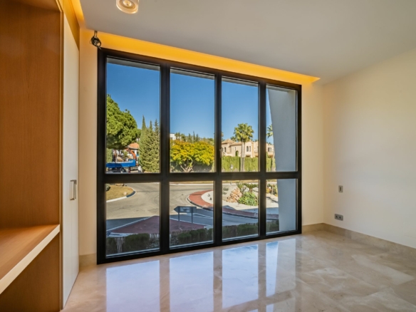 Golden Mile – 4B Penthouse – Sea Views