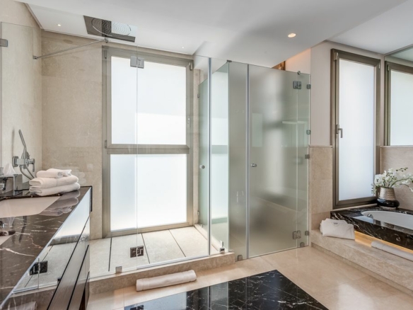 Golden Mile – Modern 4B villa – 2nd Line Beach