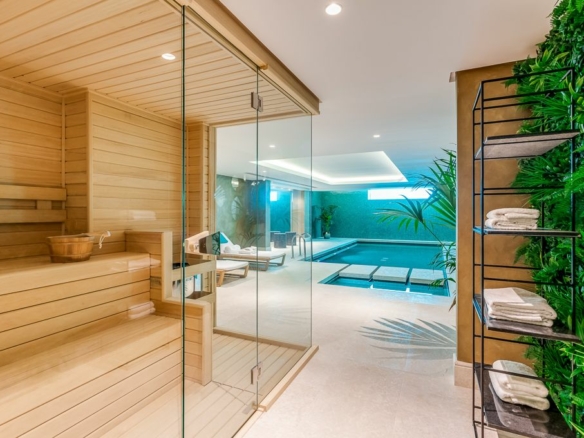 Golden Mile – Modern 4B villa – 2nd Line Beach
