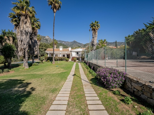 Marbella – 7B Hillside Villa – To reform – Sea Views