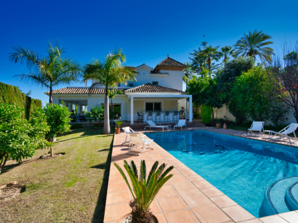 Nueva Andalucia – Nice 5B Golf Villa – Near Facilites
