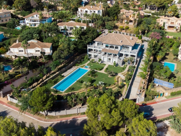 Golden Mile – 2500m2 new built Mansion – Sea Views 🌞