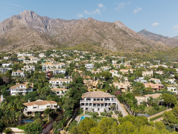 Golden Mile – 2500m2 new built Mansion – Sea Views 🌞