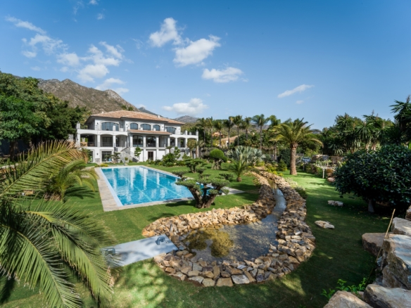 Golden Mile – 2500m2 new built Mansion – Sea Views 🌞