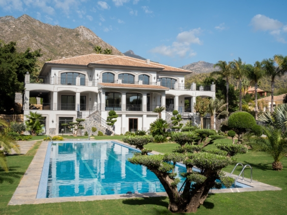 Golden Mile – 2500m2 new built Mansion – Sea Views 🌞