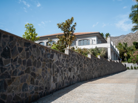 Golden Mile – 2500m2 new built Mansion – Sea Views 🌞