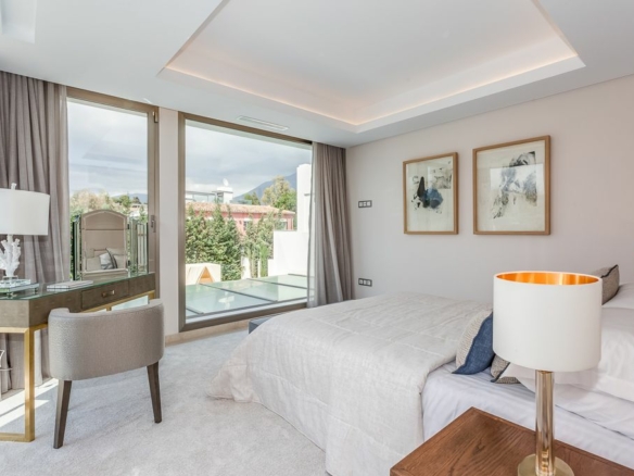 Golden Mile – Modern 4B villa – 2nd Line Beach
