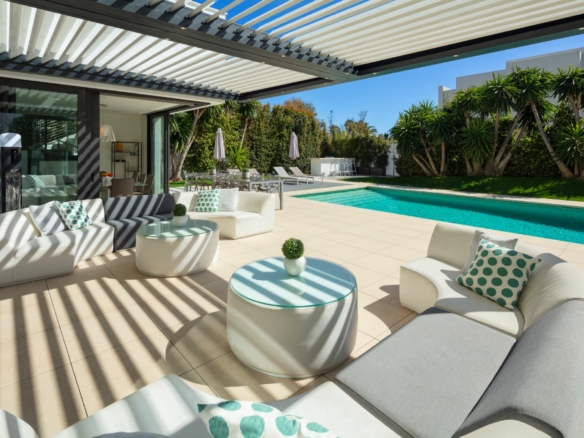 SOLD – Puerto Banus  – Modern 7B Villa – Beachside