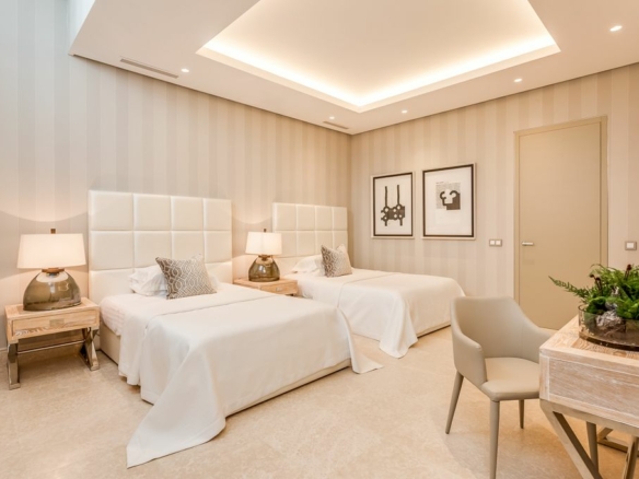 Golden Mile – Modern 4B villa – 2nd Line Beach
