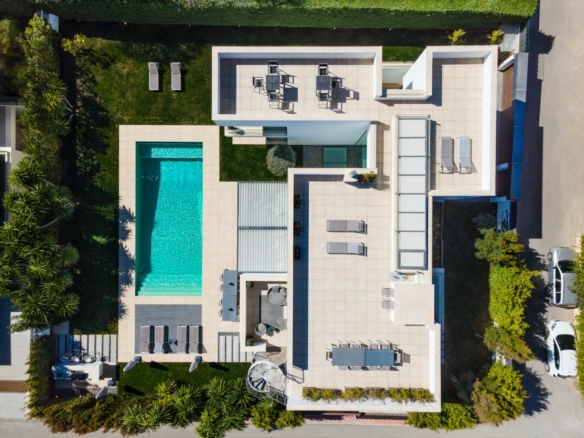 SOLD – Puerto Banus  – Modern 7B Villa – Beachside
