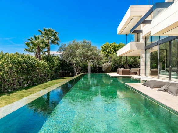 For sale – Golden Mile –  Modern 6B villa 🌴 – Sea & Mountain Views