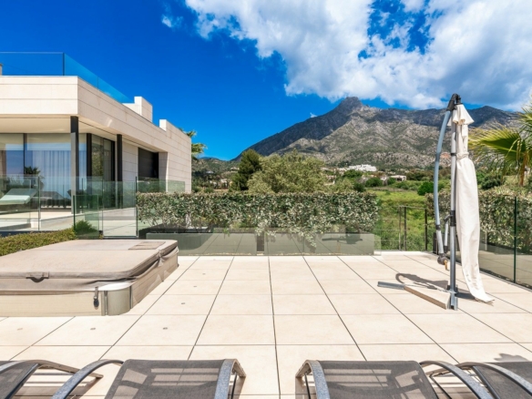 For sale – Golden Mile –  Modern 6B villa 🌴 – Sea & Mountain Views