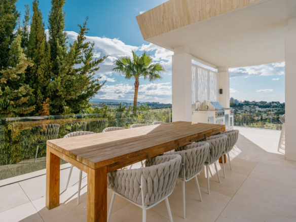 Reduced ✨ For Sale: Luxury Modern Villa in Benahavis with Stunning Sea Views ✨  🏎️ Huge Supercar Garage! 🏎️