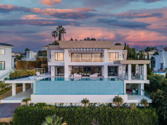 Reduced ✨ For Sale: Luxury Modern Villa in Benahavis with Stunning Sea Views ✨  🏎️ Huge Supercar Garage! 🏎️