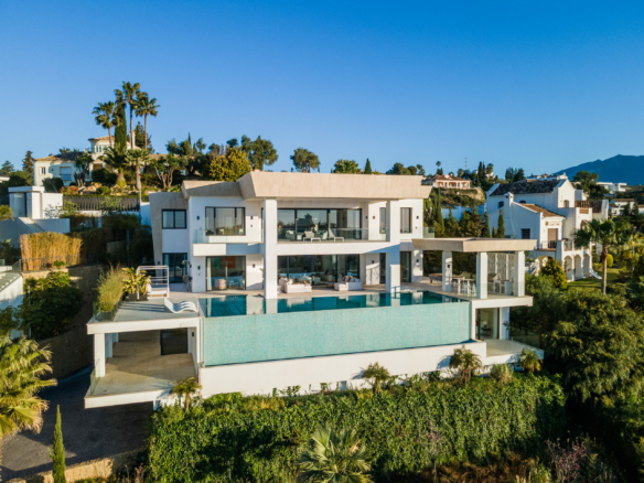 Reduced ✨ For Sale: Luxury Modern Villa in Benahavis with Stunning Sea Views ✨  🏎️ Huge Supercar Garage! 🏎️