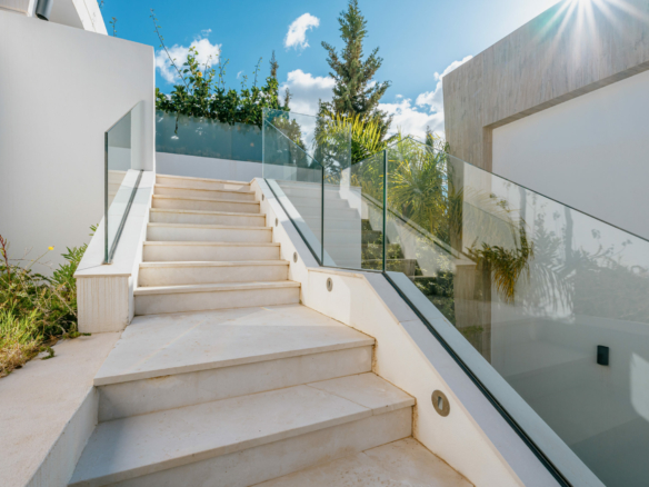 Reduced ✨ For Sale: Luxury Modern Villa in Benahavis with Stunning Sea Views ✨  🏎️ Huge Supercar Garage! 🏎️