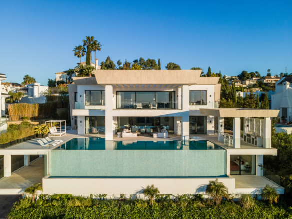 Reduced ✨ For Sale: Luxury Modern Villa in Benahavis with Stunning Sea Views ✨  🏎️ Huge Supercar Garage! 🏎️