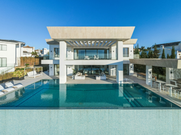 Reduced ✨ For Sale: Luxury Modern Villa in Benahavis with Stunning Sea Views ✨  🏎️ Huge Supercar Garage! 🏎️