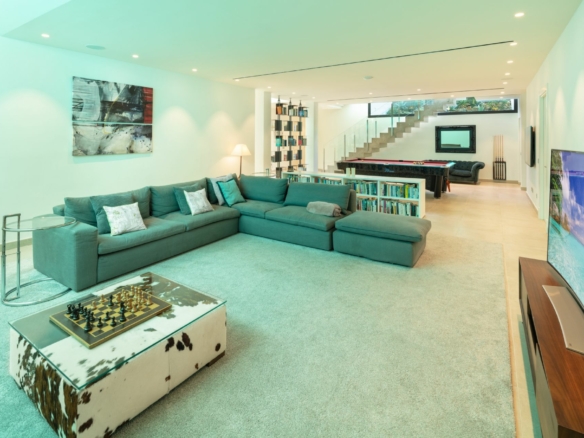 SOLD – Puerto Banus  – Modern 7B Villa – Beachside