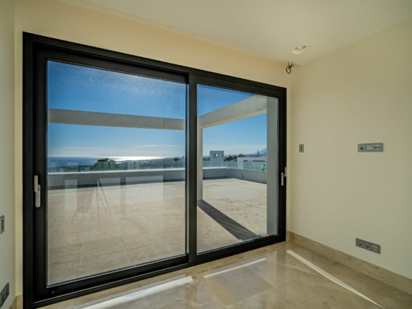Golden Mile – 4B Penthouse – Sea Views