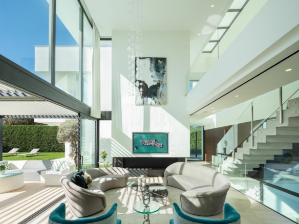 SOLD – Puerto Banus  – Modern 7B Villa – Beachside