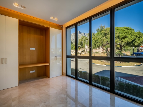 Golden Mile – 4B Penthouse – Sea Views
