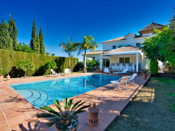 Nueva Andalucia – Nice 5B Golf Villa – Near Facilites