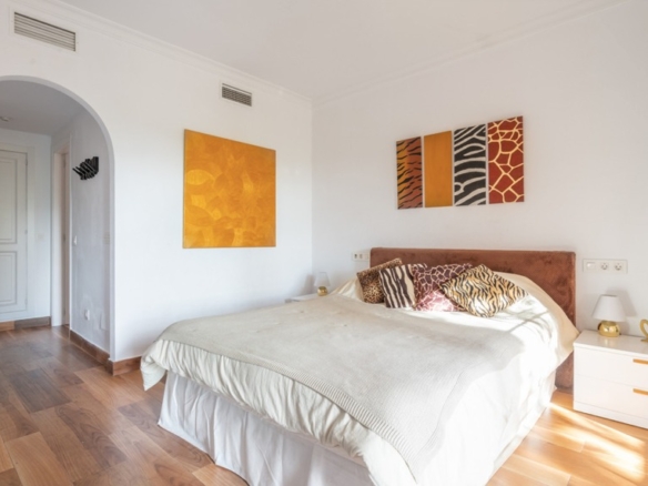 Nueva Andalucia – 4B Garden Apartment – Near Facilities -Gated