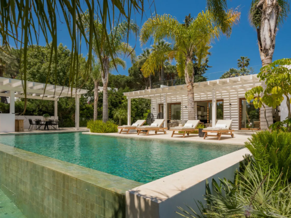 Nueva Andalucia – Modern luxury Villa – Near Facilities