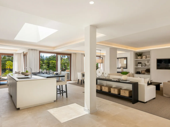 Nueva Andalucia – Modern luxury Villa – Near Facilities